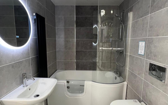 Bathroom with walk-in shower a led mirror