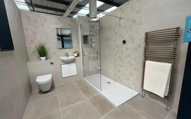 Bathroom with walk-in shower for a small bathroom